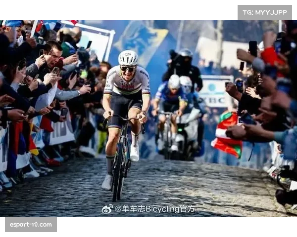 环弗兰德斯古典赛：范德普尔单飞80公里夺冠，赢得个人第五座石头路古典赛冠军